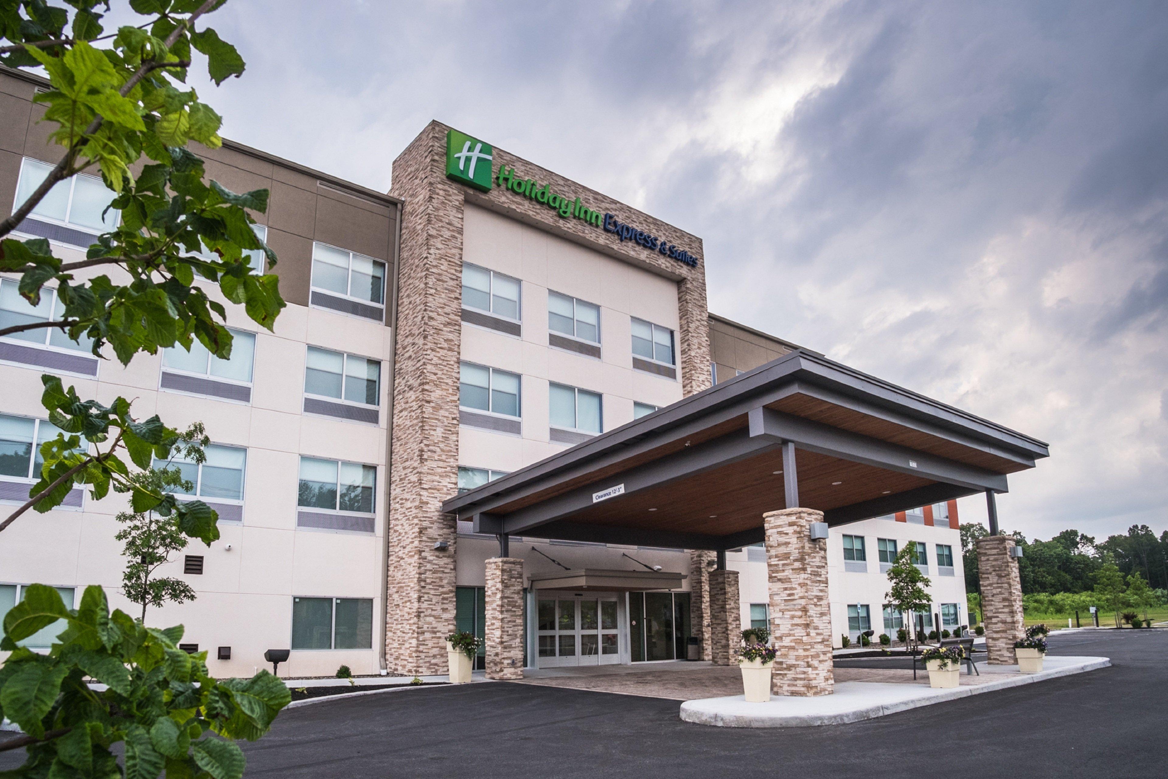 Holiday Inn Express & Suites Kingston-Ulster By Ihg Hotel 3*