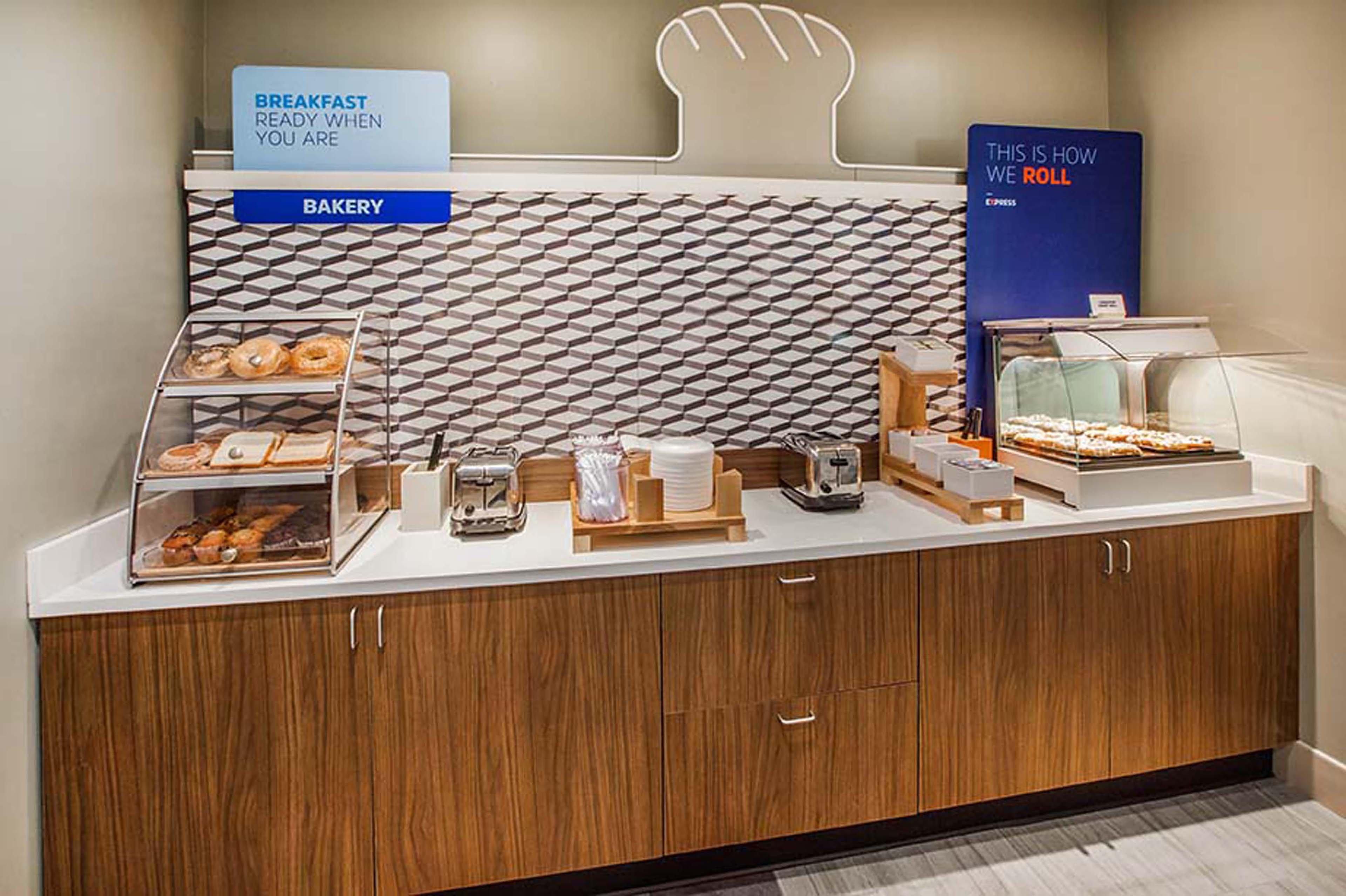 Express & Kingston-ulster By Ihg Hotel 3*