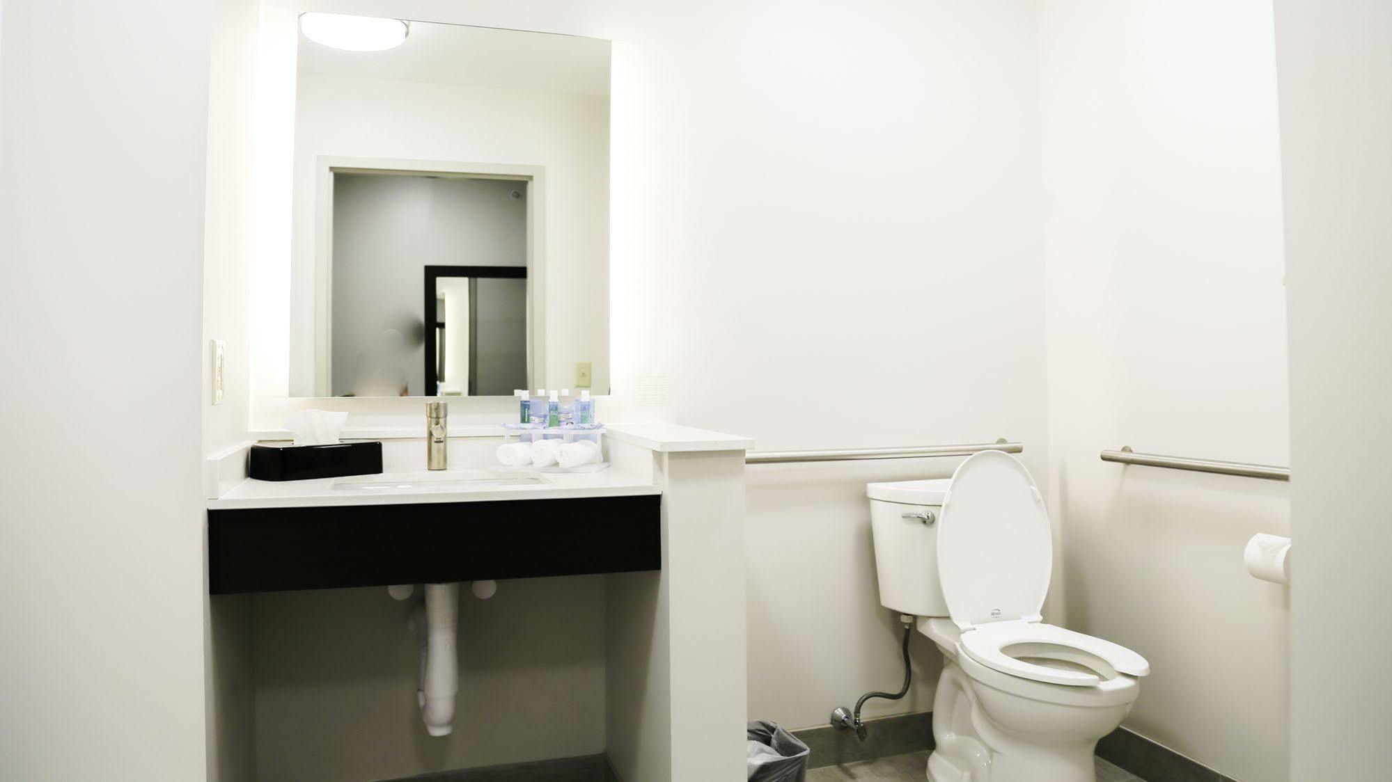 Hotel Express & Kingston-ulster By Ihg 3*