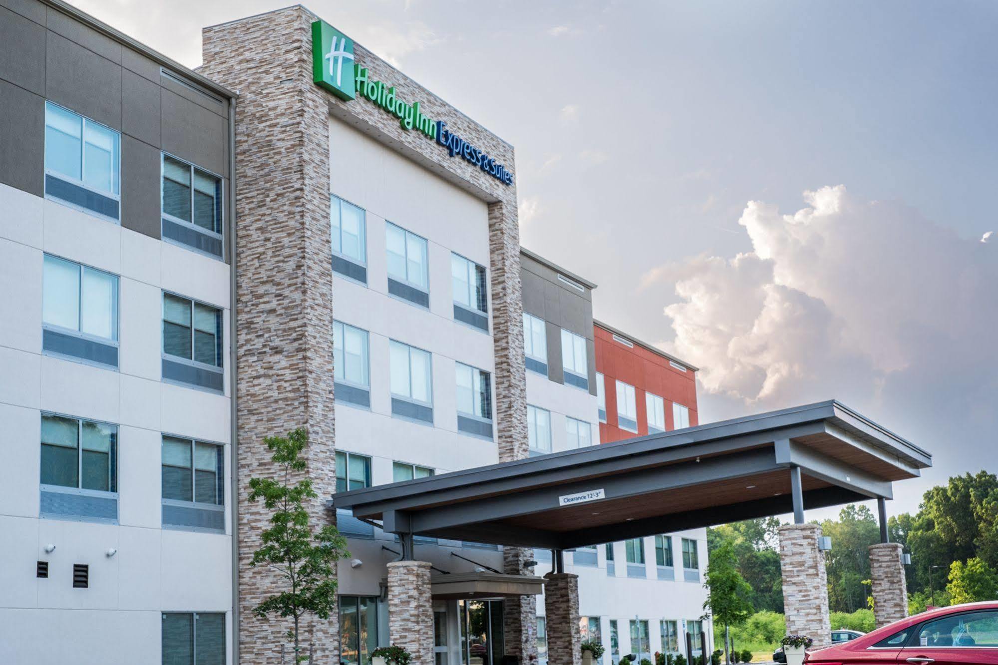 Express & Kingston-ulster By Ihg Hotel Lake Katrine